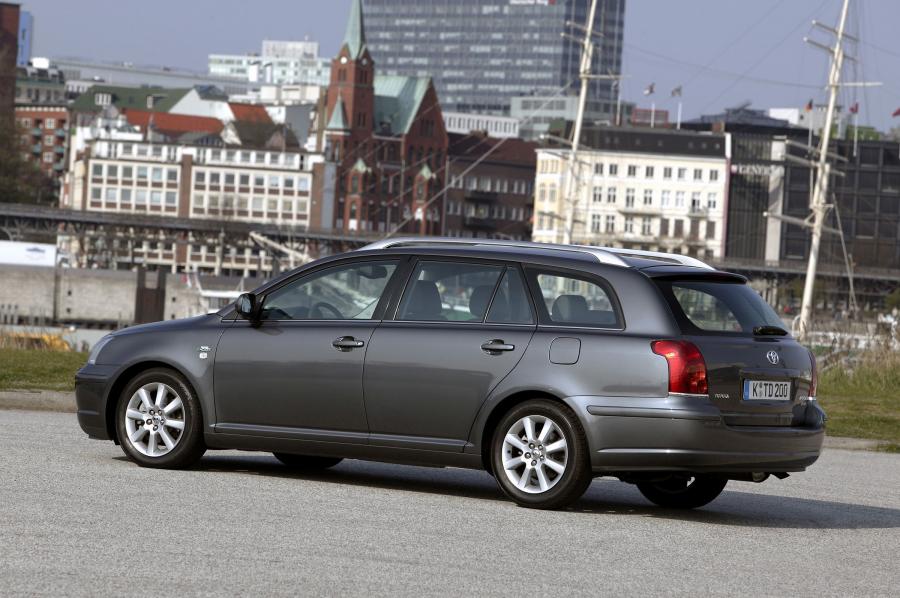  Toyota Avensis Wagon 2003 года  (фото 23 из 76)